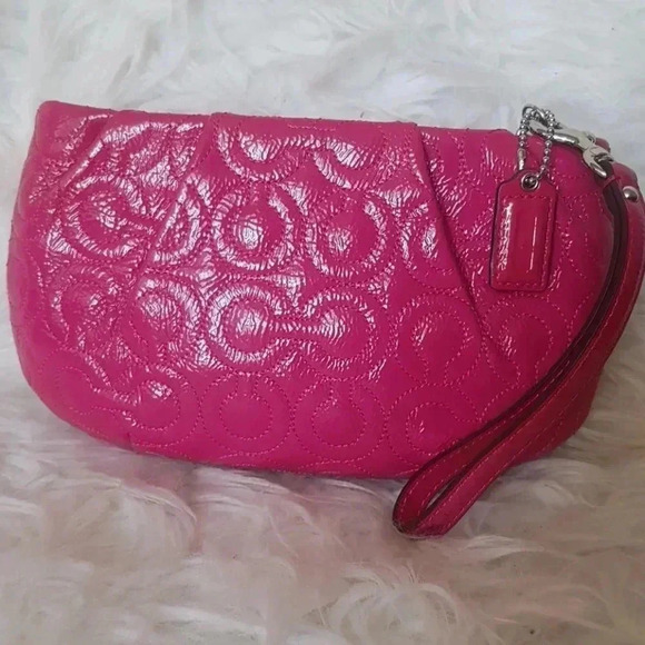 Coach Handbags - Coach  Wallet fushia pink ID No-B0993-43299
